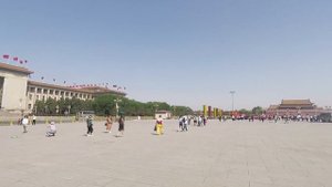 ГИГАНТСКАЯ ПЛОЩАДЬ ТЯНЬАНЬМЭНЬ В ПЕКИНЕ