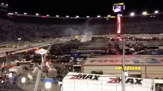 Nascar wreck, Kevin Harvick Smacks the wall at Bristol motor speedway