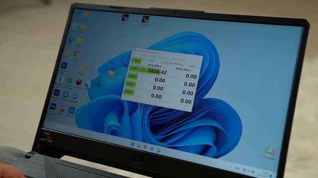 ЭТОТ SSD СДЕЛАЕТ ВАС БЫСТРЕЕ В 7300! САМЫЙ БЫСТРЫЙ! смотреть онлайн