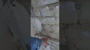 Штукатурю ниши под батареи в хрущевк