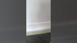 устранение щели , между ламинатом и дюрополимерным плинтусом