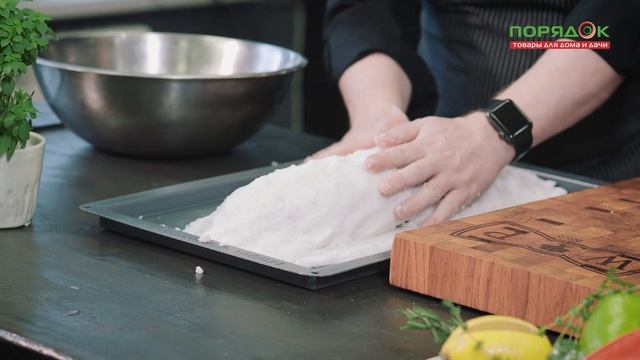 Новогодний Кухмистер: Рецепт речной форели в коконе с овощами. Что приготовить на праздничный ужин?