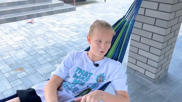 СБЕЖАЛИ С ЛАГЕРЯ. ЖИВУТ ТАЙНО. БРОС ШОУ смотреть онлайн