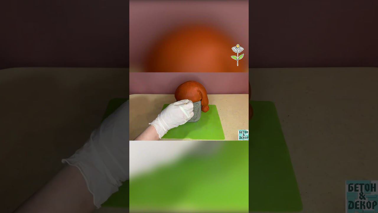 Гномик из капроновых носочков и бетона  #diy #изцемента #гномик #декоризбетона  #идеидлясада