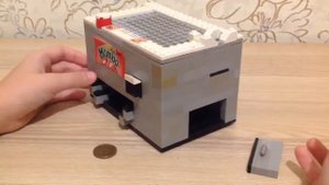 Автомат для продажи конфет из лего