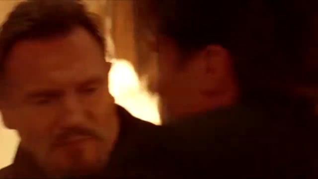 брюс в горящем доме смотреть онлайн