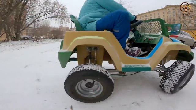 Даня и Диана проверяют - Какая машина круче гоняет по снегу. Манкиту смотреть онлайн