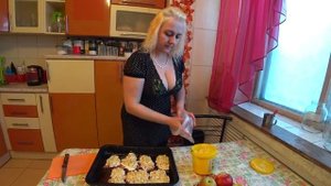 Горбуша с яблоками.