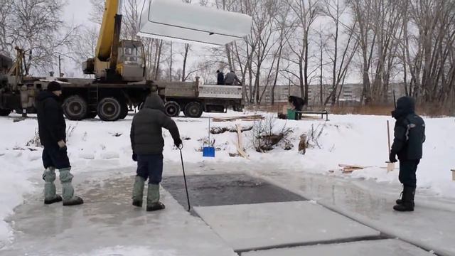 Лед для городка у ДК, ревда-инфо.тв