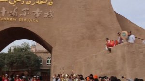 Фольклорный ансамбль. Город Кашгар. Синьцзян-Уйгурский автономный район. Китай.