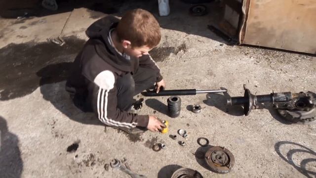 Решили заменить амортизаторы на москвиче 2141 смотреть онлайн