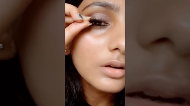 RIGHT WAY OF APPLYING FALSE LASHES ✅/#shorts#youtubeshorts#trending#shortsindia#makeup#hacks#lashes