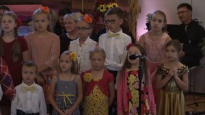 Детский хор поёт на Праздник Жатвы- Russian children's choir singing on Harvest Celebration