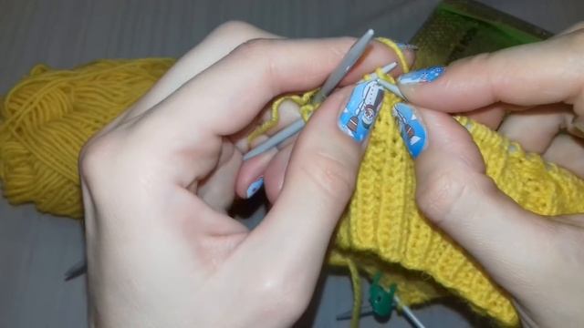 МК Красивая детская шапка, вязанная спицами, на сезон весна-осень. 48-50