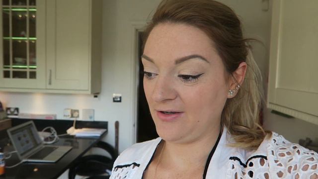 A KIND CARD AND FLOWERS! | May 5 смотреть онлайн