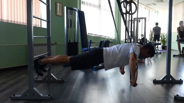 Горизонтальные отжимания на кольцах. Sliderlife.ru смотреть онлайн