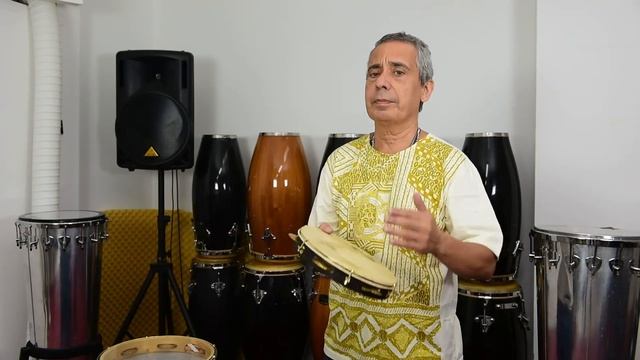 Pandeiro Lesson 1 with Dudu Tucci смотреть онлайн