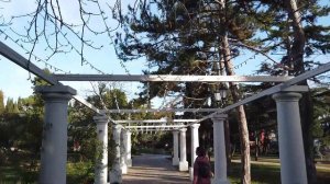 АЛУШТА. ПРАЗДНИЧНЫЙ Приморский ПАРК И НАБЕРЕЖНАЯ. МОРЕ КРАСИВОЕ. ЛЮДИ в ВОСТОРГЕ. ЗИМА ДЕКАБРЬ КРЫМ