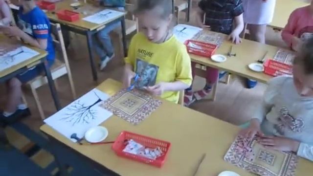 Занятие по аппликации из фантиков "Цветущая сакура" смотреть онлайн