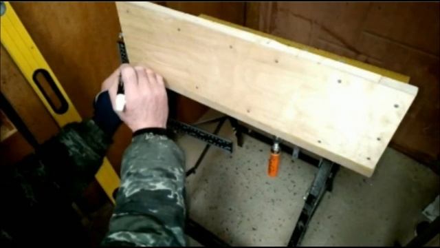 Берём бутылки, а получаем простые удобные ёмкости для шурупов и многого другого. смотреть онлайн