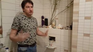 Куда проще залить воду вручную - в подвесной унитаз или обычный?