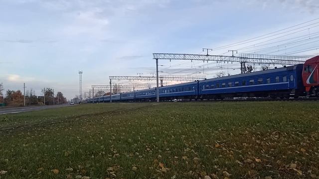 ЧС4т-559+ТЭП70Бс-120 с поездом Адлер-Минск на станции Бобруйск. смотреть онлайн