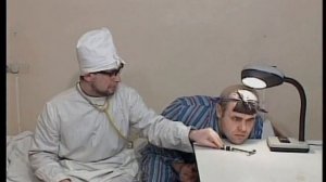 Врач-псих в психушке :)