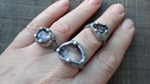 Три перстня с горным хрусталём. Техника тиффани, кварц. Подарок на оловянную свадьбу