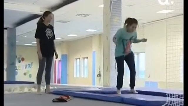 Утренне-кофейное включение из зала акробатики. Батут смотреть онлайн