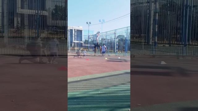 Малыш футболист