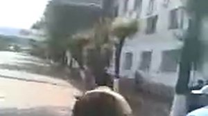 Кыргызстан, Ош, 11 июня 2010 года, кыргызы стреляют в узбекских квартал во время Ошских событий