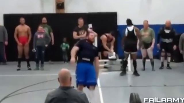 тяжеловес сдох при попытке поднять штангу смотреть онлайн