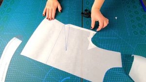 Туника с фигурным воланом-юбкой по низу. Моделирование и раскрой.mp4