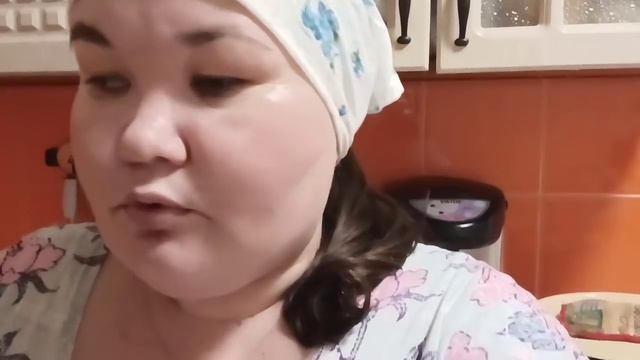 Шапки и шарфы девочкам. Налепили дети пельмени. Ждем Кирилла. смотреть онлайн