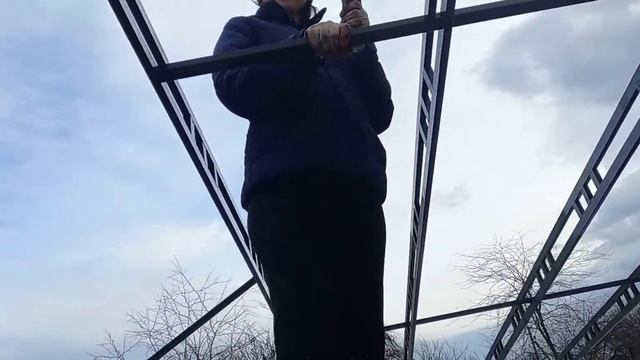 Теплица под снегом, восстановительные работы. Кубань, станица Фёдоровская 2022г смотреть онлайн