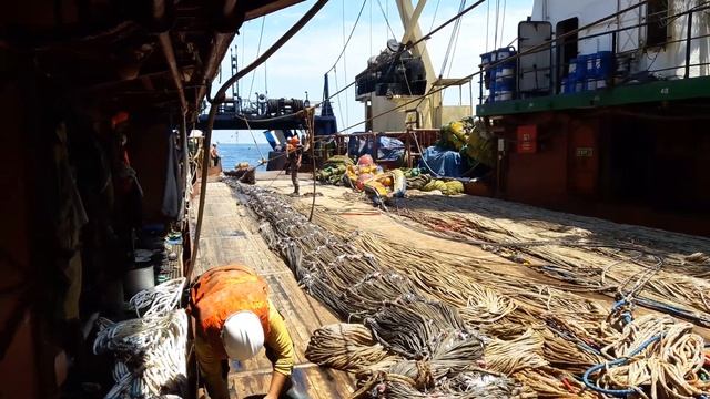 Выборка трала. Рыбак-дважды моряк. Работа моряков на рыбопромысловом судне. Видео от Юрия Мохленко