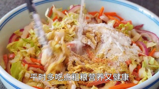 白菜切成絲加3個雞蛋，教你新吃法，上桌孩子流口水，真是太香了