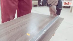 Установка двери на направляющую шкафа-гармошки
