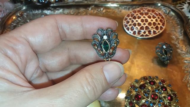 Бусы, сережки и броши смотреть онлайн