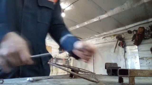 Кормушка/поилка для собак крупных пород в вольерном содержании.