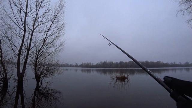 Рибалка в Києві на затоці Дніпра .В пошуках окуня. Велика вода.Рибалка 2024.