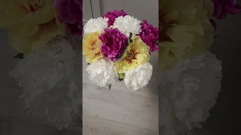 Цветы с дачи. Пионы в вазе. Букет от души...