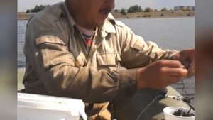 Рыбалка с Иваном - учеником на Каме на резиновой лодке. Ловля леща на кольцо.