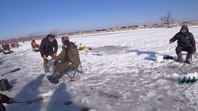 18+?. Рыбалка 2021. Рыбалка в Приморском крае. Ловля корюшки смотреть онлайн