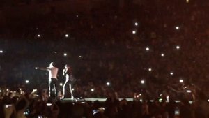 Bailandooo-bailandooo-ooo!!! Amazing Enrique Iglesias live!!!