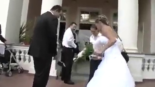 Поскользнуться на розе можно только на свадьбе смотреть онлайн