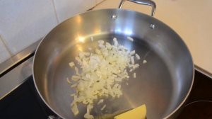 Τηγανητό σπανάκι/Жареный шпинат.