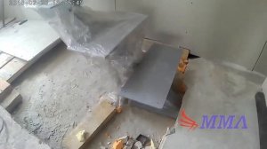 Лестница на косоуре из профильной трубы.