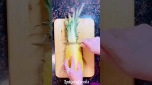 Нарезаем Ананас к праздничному столу—выглядит ШИКАРНО.How-To cut A Pineapple