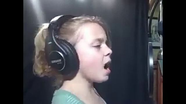 (Кристина агилера) Девочка поет нереально красиво смотреть онлайн